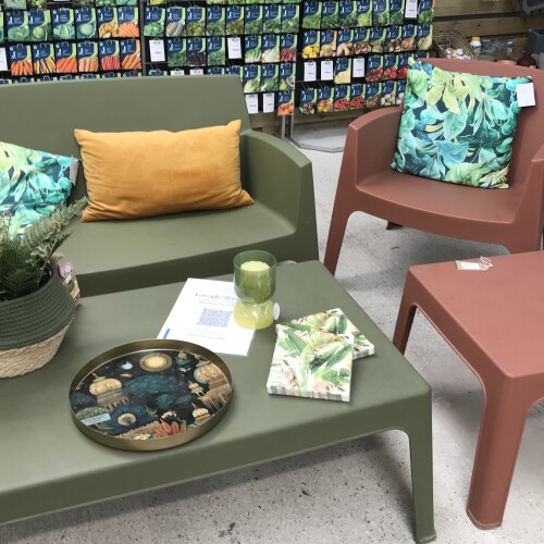 table and chairs