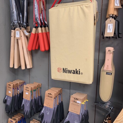 Niwaki gardening gloves and tools